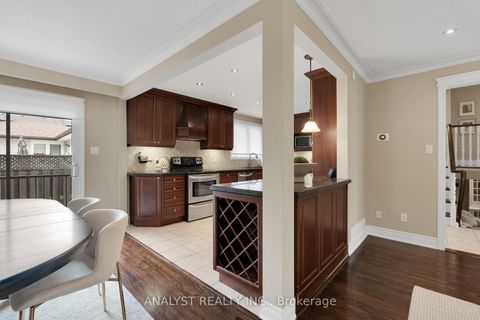 Photo 8 at 10 Sevilla Boulevard, Kleinburg, Vaughan