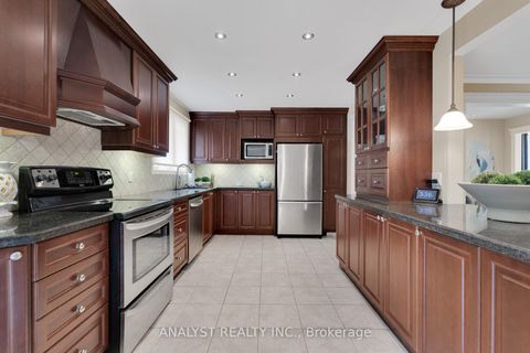 Photo 9 at 10 Sevilla Boulevard, Kleinburg, Vaughan