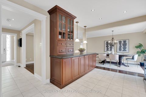 Photo 10 at 10 Sevilla Boulevard, Kleinburg, Vaughan