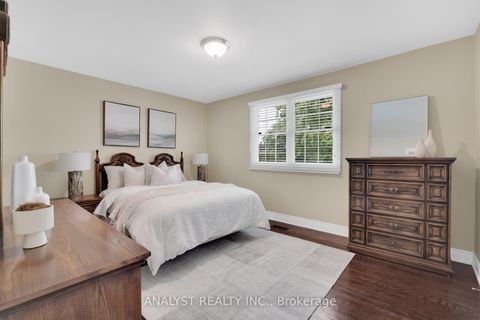 Photo 13 at 10 Sevilla Boulevard, Kleinburg, Vaughan