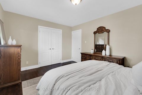 Photo 14 at 10 Sevilla Boulevard, Kleinburg, Vaughan