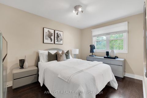 Photo 15 at 10 Sevilla Boulevard, Kleinburg, Vaughan