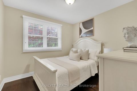 Photo 17 at 10 Sevilla Boulevard, Kleinburg, Vaughan