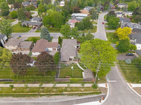 Photo 30 at 10 Sevilla Boulevard, Kleinburg, Vaughan