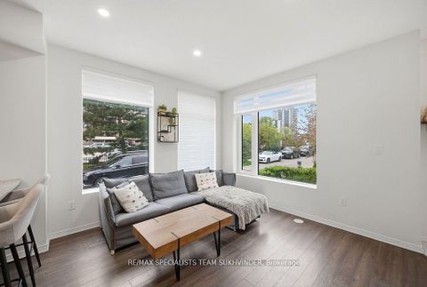 Photo 2 at 25 - 18 Applewood Lane, Etobicoke West Mall, Toronto