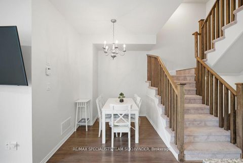 Photo 6 at 25 - 18 Applewood Lane, Etobicoke West Mall, Toronto