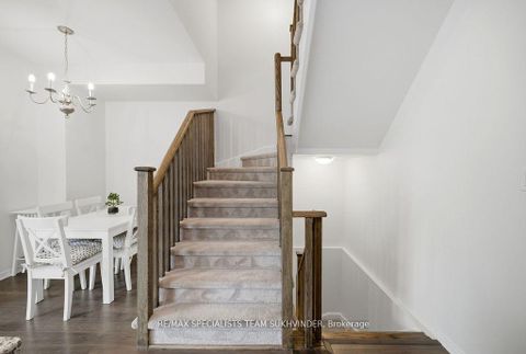 Photo 8 at 25 - 18 Applewood Lane, Etobicoke West Mall, Toronto