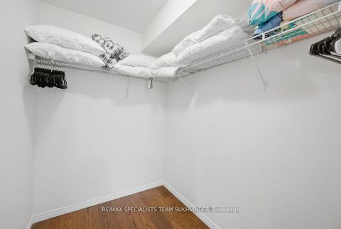Photo 11 at 25 - 18 Applewood Lane, Etobicoke West Mall, Toronto