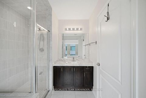 Photo 13 at 25 - 18 Applewood Lane, Etobicoke West Mall, Toronto