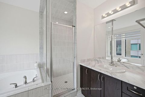 Photo 14 at 25 - 18 Applewood Lane, Etobicoke West Mall, Toronto