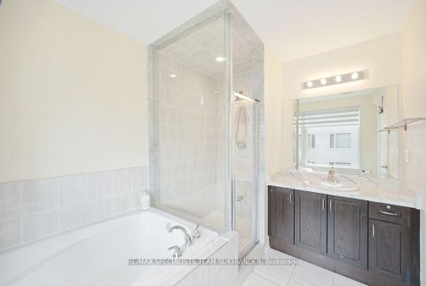 Photo 15 at 25 - 18 Applewood Lane, Etobicoke West Mall, Toronto