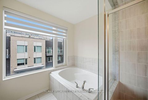 Photo 16 at 25 - 18 Applewood Lane, Etobicoke West Mall, Toronto