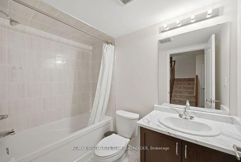 Photo 22 at 25 - 18 Applewood Lane, Etobicoke West Mall, Toronto