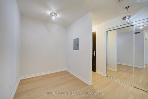 Photo 4 at 2809 - 761 Bay Street, Bay Street Corridor, Toronto
