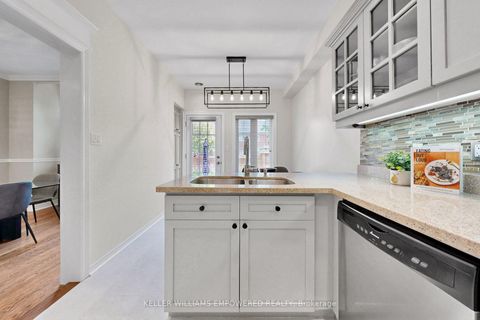 Photo 10 at 26 - 190 Harding Boulevard W, North Richvale, Richmond Hill