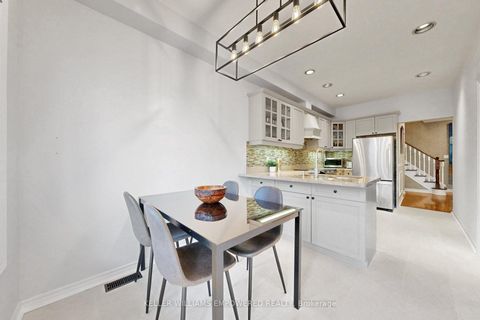 Photo 12 at 26 - 190 Harding Boulevard W, North Richvale, Richmond Hill