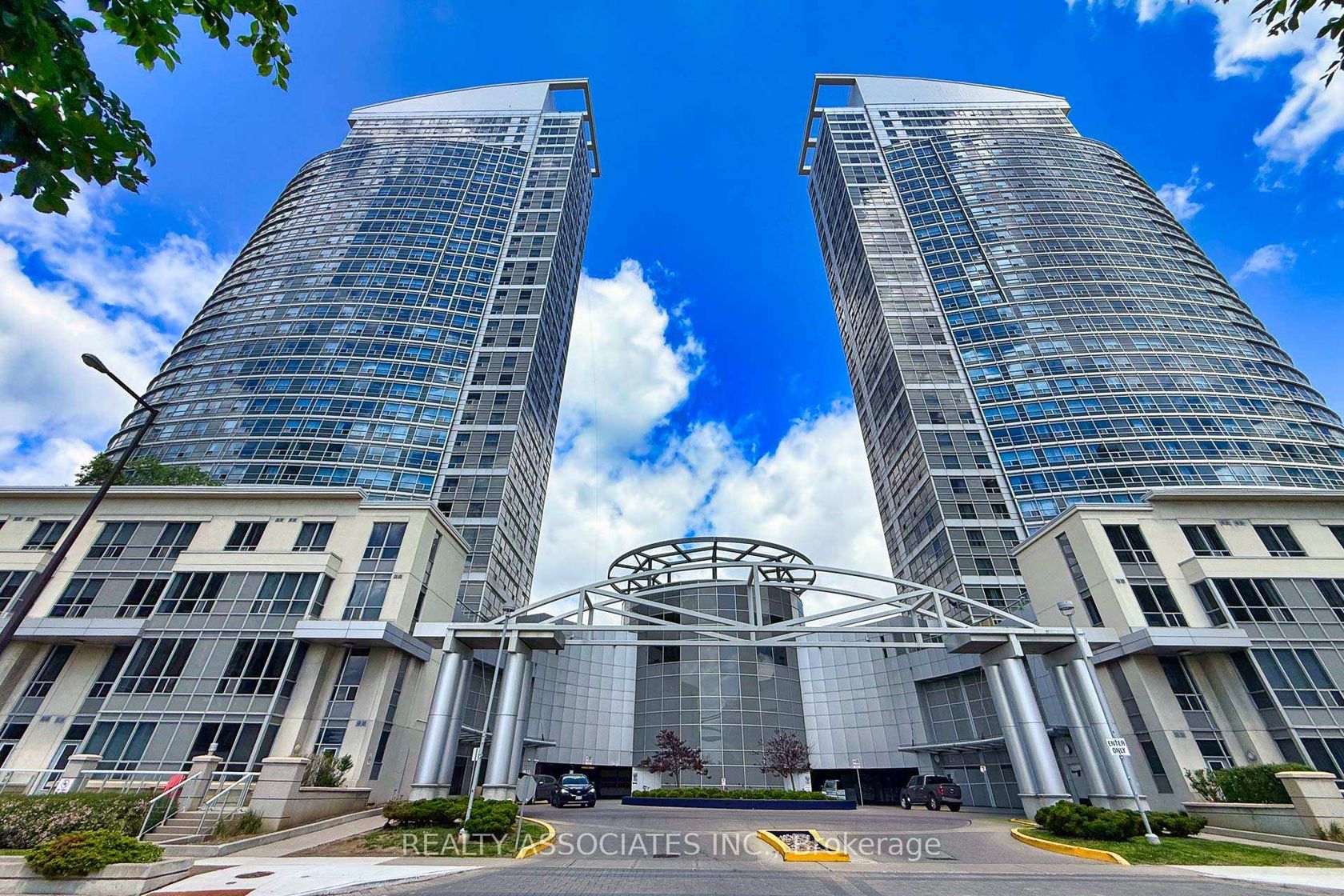 2501 - 36 Lee Centre Drive, Woburn, Toronto photo number 2