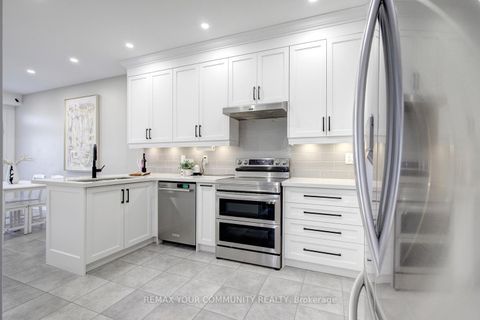 Photo 4 at 42 Laramie Crescent, Patterson, Vaughan