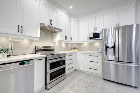 Photo 5 at 42 Laramie Crescent, Patterson, Vaughan
