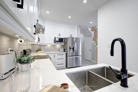Photo 8 at 42 Laramie Crescent, Patterson, Vaughan