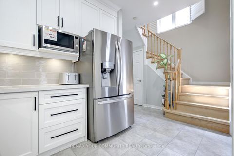 Photo 11 at 42 Laramie Crescent, Patterson, Vaughan