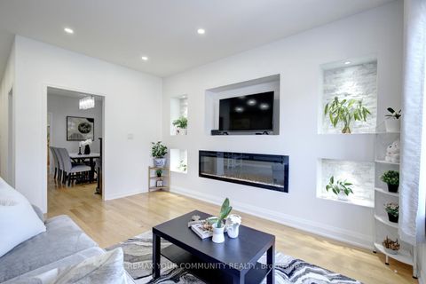 Photo 25 at 42 Laramie Crescent, Patterson, Vaughan