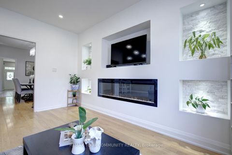 Photo 26 at 42 Laramie Crescent, Patterson, Vaughan