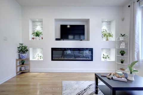 Photo 28 at 42 Laramie Crescent, Patterson, Vaughan