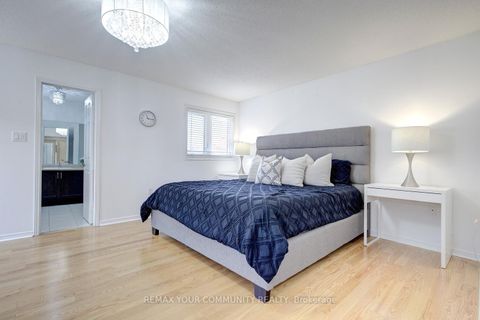 Photo 30 at 42 Laramie Crescent, Patterson, Vaughan