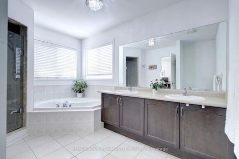Photo 32 at 42 Laramie Crescent, Patterson, Vaughan