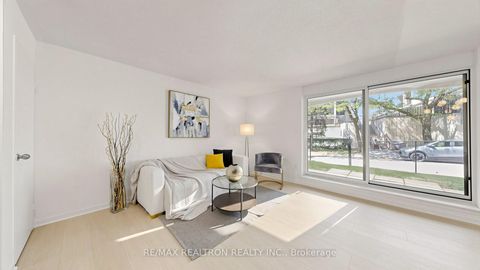 Photo 2 at 145 - 10 Moonstone Byway, Hillcrest Village, Toronto