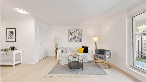 Photo 3 at 145 - 10 Moonstone Byway, Hillcrest Village, Toronto
