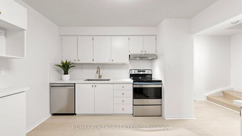 Photo 10 at 145 - 10 Moonstone Byway, Hillcrest Village, Toronto