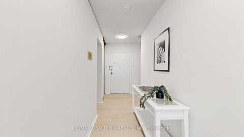 Photo 16 at 145 - 10 Moonstone Byway, Hillcrest Village, Toronto