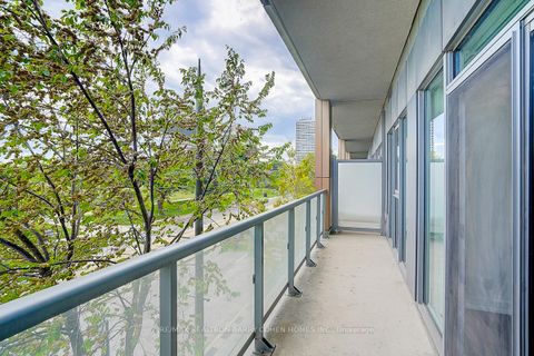 Photo 17 at TH107 - 6 Parkwood Avenue, Casa Loma, Toronto