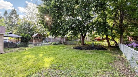 Photo 3 at 26 Innismore Crescent E, Maryvale, Toronto