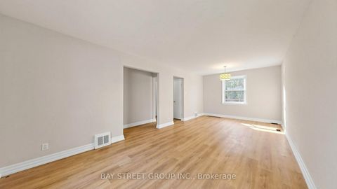 Photo 7 at 26 Innismore Crescent E, Maryvale, Toronto
