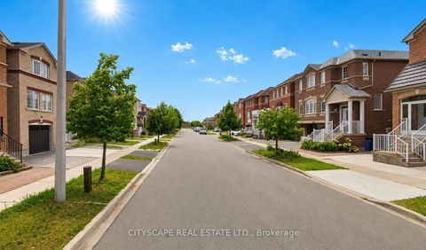 Photo 1 at 29 Centrepark Drive, Amesbury, Toronto