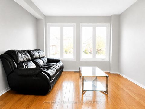 Photo 2 at 29 Centrepark Drive, Amesbury, Toronto