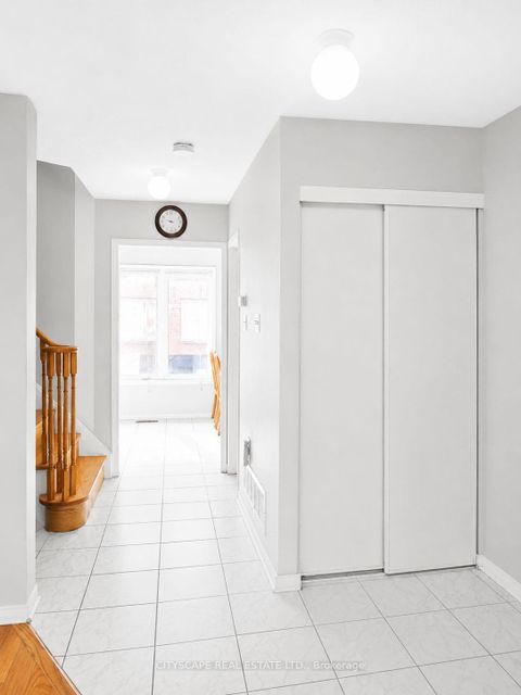 Photo 5 at 29 Centrepark Drive, Amesbury, Toronto