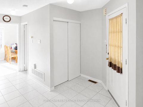 Photo 6 at 29 Centrepark Drive, Amesbury, Toronto