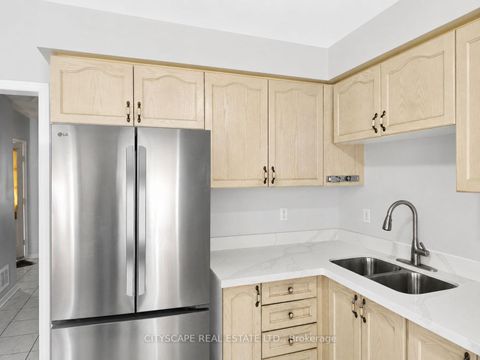 Photo 7 at 29 Centrepark Drive, Amesbury, Toronto