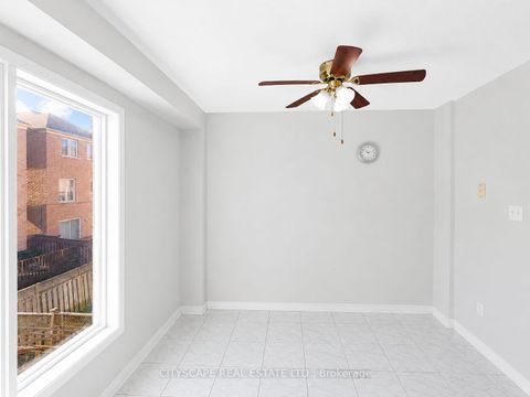 Photo 9 at 29 Centrepark Drive, Amesbury, Toronto