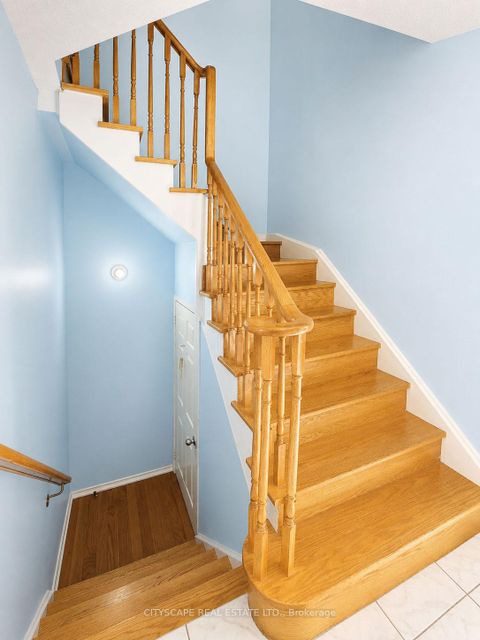Photo 10 at 29 Centrepark Drive, Amesbury, Toronto