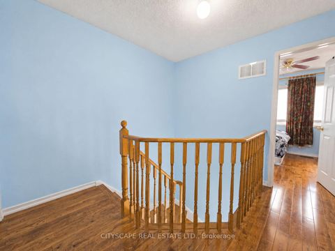 Photo 13 at 29 Centrepark Drive, Amesbury, Toronto