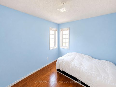 Photo 17 at 29 Centrepark Drive, Amesbury, Toronto