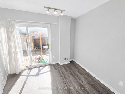 Photo 23 at 29 Centrepark Drive, Amesbury, Toronto