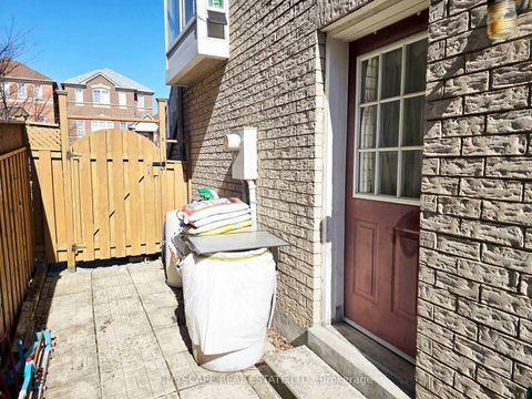 Photo 29 at 29 Centrepark Drive, Amesbury, Toronto