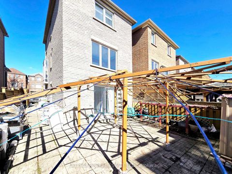 Photo 30 at 29 Centrepark Drive, Amesbury, Toronto