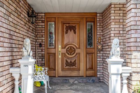Photo 2 at 100 Gas Light Crescent, East Woodbridge, Vaughan